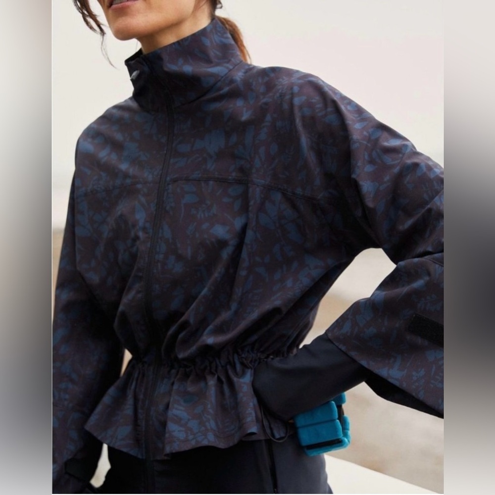 Sweaty Betty Fast Track Running Jacket Blue Leaf Scatter Print Women Size 12
